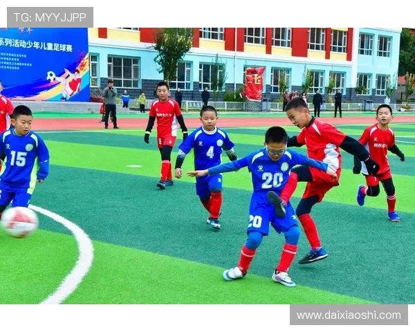 夜色中的星空足球公园：让你在璀璨星光陪伴下体验足球运动带来的无限激情与快乐